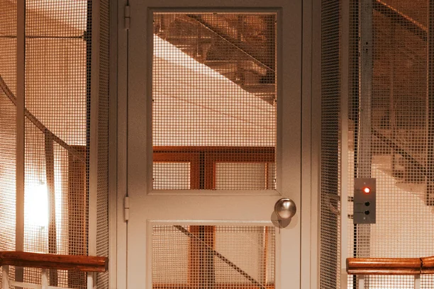 Instalación de ascensor en edificio antiguo de Redondela